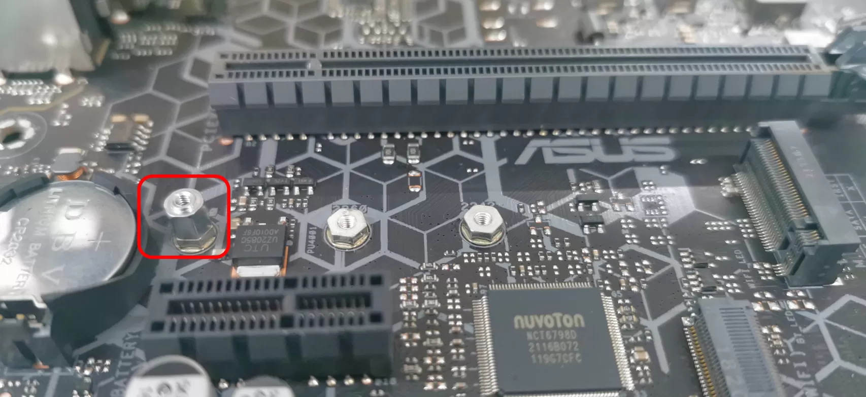 M.2 SSD（硬盘）的螺丝安装固定方法